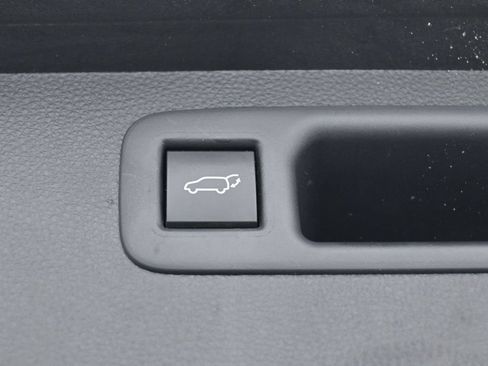 Used 2022 Toyota Highlander XLE FWD image 37