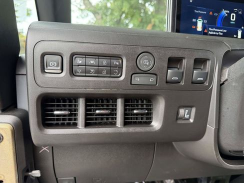 Used 2024 Chevrolet Brightdrop 600 w/ Battery Pack, Max Range AWD/4WD image 18
