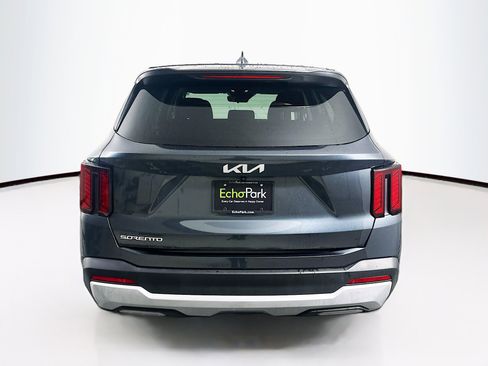 Used 2024 Kia Sorento LX image 7