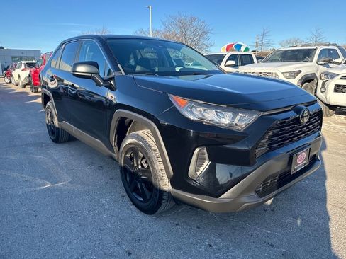 Used 2022 Toyota RAV4 LE image 10