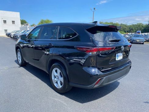 Used 2024 Toyota Highlander LE AWD/4WD image 8