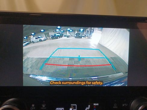 Used 2023 Toyota Highlander XLE image 24