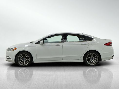 Used 2017 Ford Fusion SE w/ Equipment Group 201A image 2