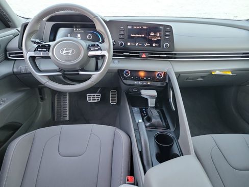 Certified 2025 Hyundai Elantra Sport image 6