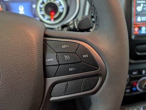 Used 2022 Jeep Cherokee Latitude Lux AWD/4WD image 17