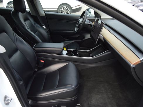 Used 2019 Tesla Model 3 Standard Range Plus image 18