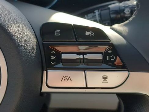 Used 2025 Hyundai Elantra Limited FWD image 25