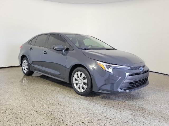 Used 2025 Toyota Corolla LE FWD image 4