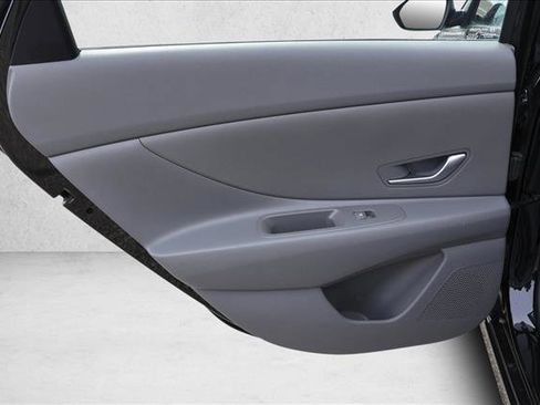 Certified 2023 Hyundai Elantra SE w/ Preferred Accessory Package FWD image 21