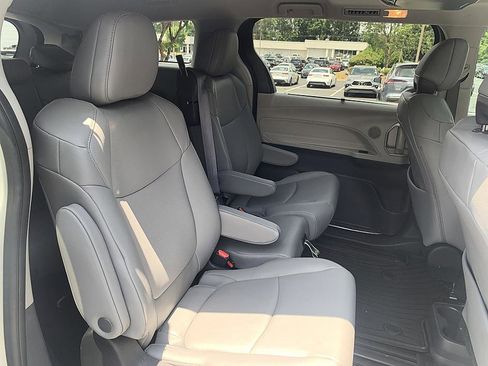 Certified 2023 Toyota Sienna XLE FWD image 21