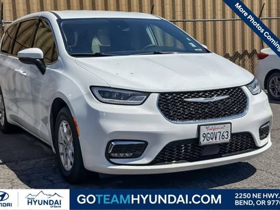 Used 2023 Chrysler Pacifica Touring-L