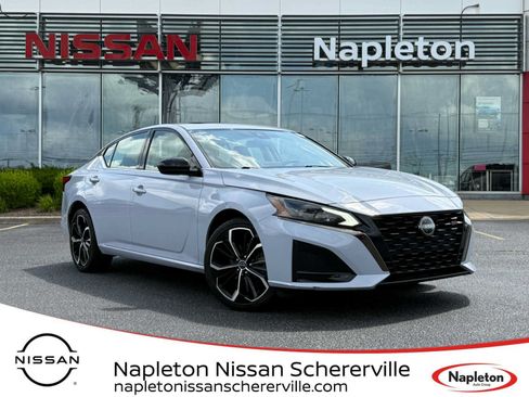 Used 2023 Nissan Altima 2.5 SR w/ SR Premium Package AWD/4WD image 1
