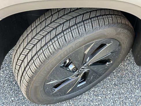 New 2026 Volkswagen Taos S image 9