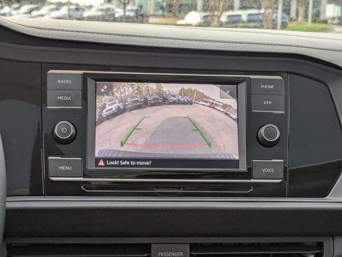 Used 2023 Volkswagen Jetta SE w/ Panoramic Sunroof Package image 22