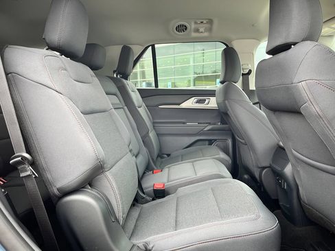 New 2026 Ford Explorer Active RWD image 8