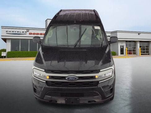 Used 2023 Ford Expedition XLT image 3