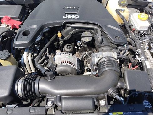 Used 2018 Jeep Wrangler Unlimited Sport S AWD/4WD image 30