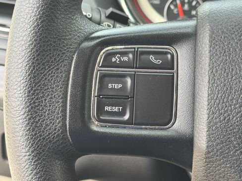 Used 2018 Dodge Grand Caravan SE w/ UConnect Hands-Free Group FWD image 16