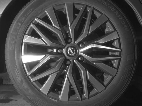 Used 2025 Nissan Altima 2.5 SV FWD image 17