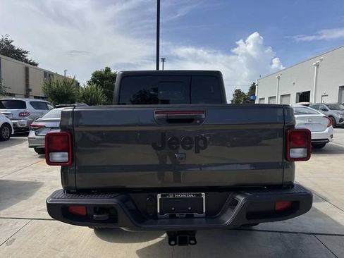 Used 2022 Jeep Gladiator Sport AWD/4WD image 6