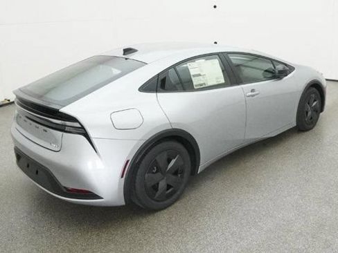 New 2026 Toyota Prius Plug-In Hybrid FWD image 8