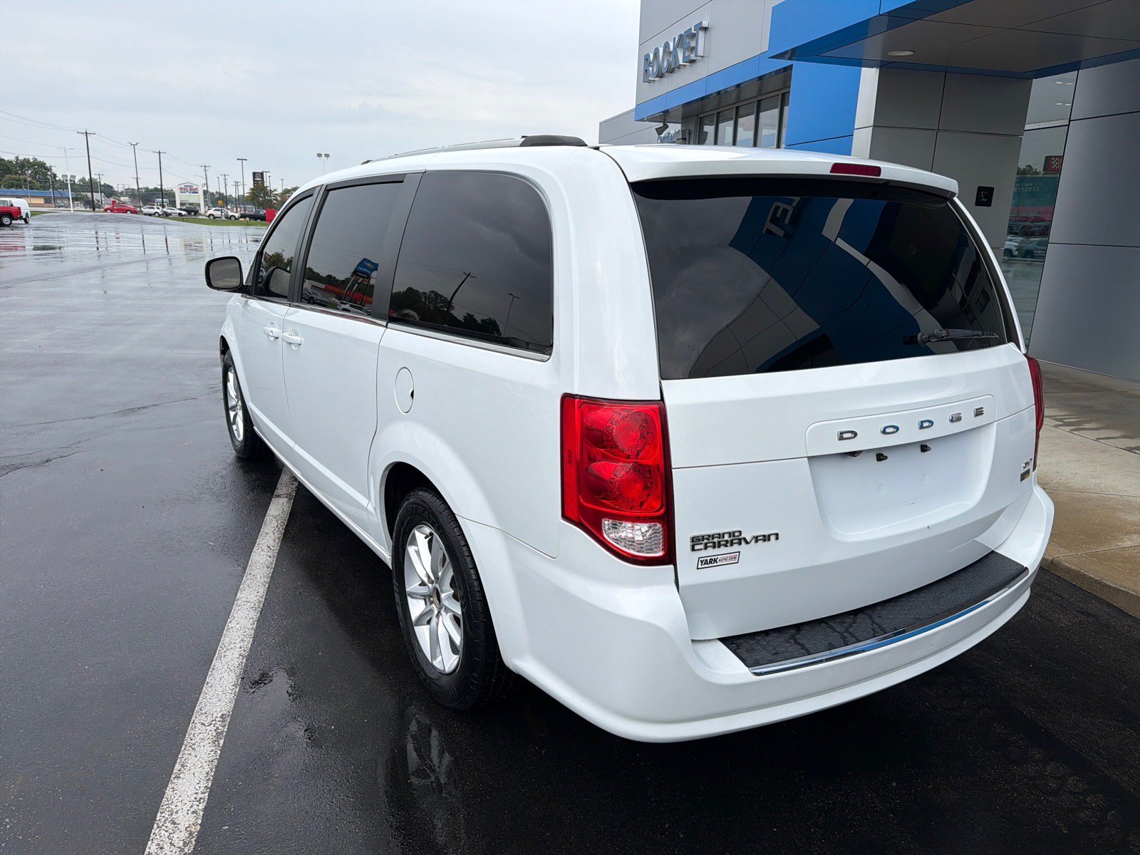 Used 2018 Dodge Grand Caravan SXT FWD image 2