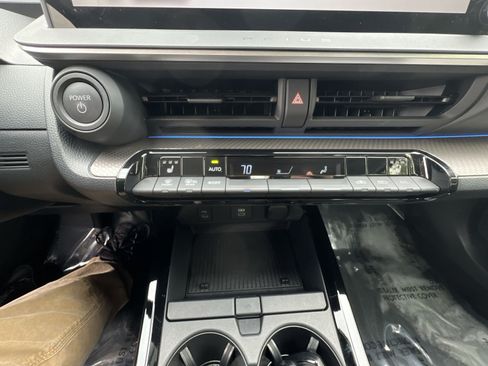 Used 2025 Toyota Prius XLE AWD/4WD image 20
