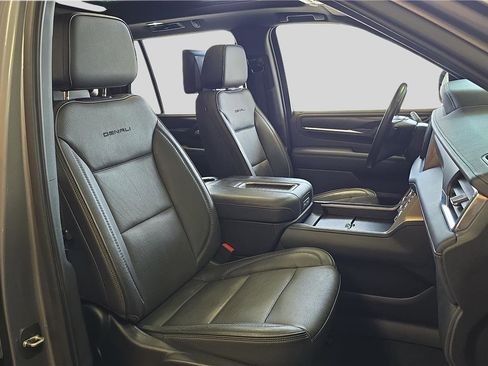 Used 2021 GMC Yukon Denali w/ Denali Ultimate Package image 12