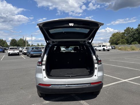 New 2025 Jeep Grand Cherokee Laredo X w/ Luxury Tech Group I image 13