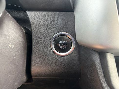 Used 2019 Toyota Highlander SE w/ Nightshade Edition image 2