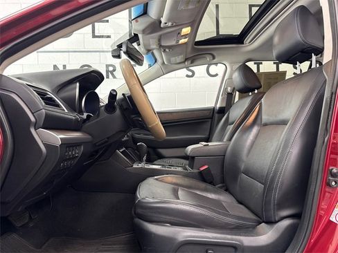 Used 2017 Subaru Outback 2.5i Limited image 19