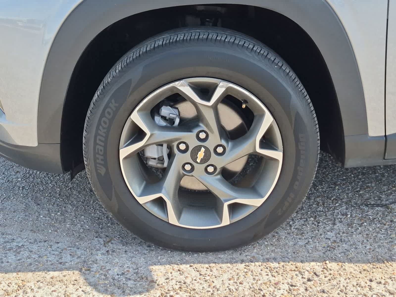 Used 2025 Chevrolet Trax LT w/ LT Convenience Package FWD image 31