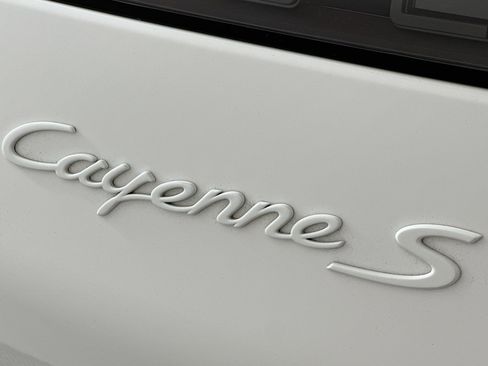 Used 2022 Porsche Cayenne S AWD/4WD image 10