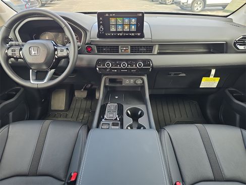 Certified 2025 Honda Pilot EX-L image 9