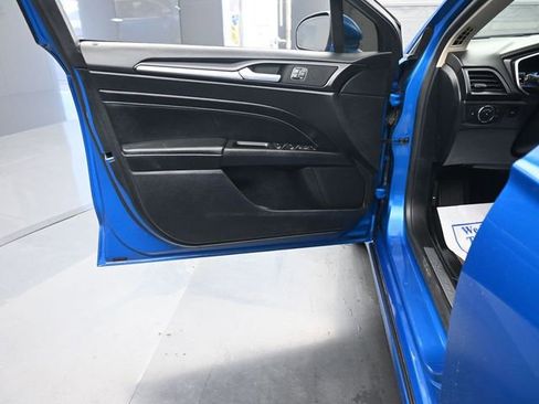 Used 2020 Ford Fusion Titanium image 9