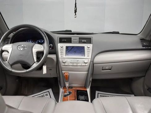 Used 2011 Toyota Camry XLE w/ SE/XLE Extra-Value Pkg image 18