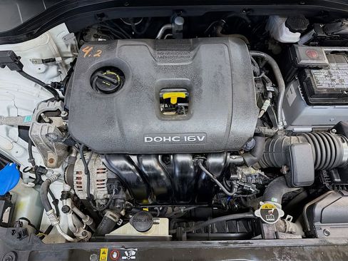 Used 2017 Hyundai Elantra SE image 28