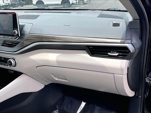 Used 2023 Nissan Altima 2.5 SV AWD/4WD image 15