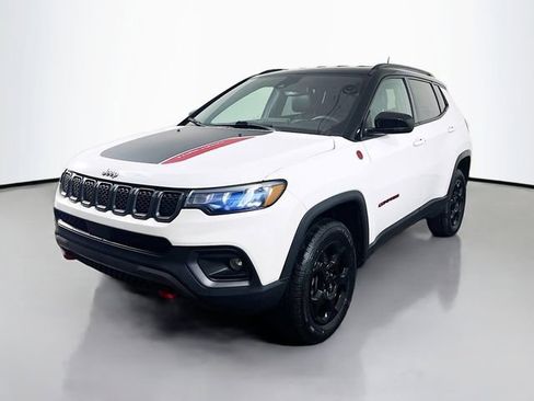 Used 2023 Jeep Compass Trailhawk image 5