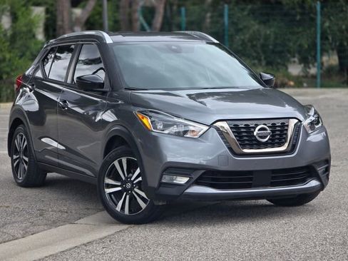 Used 2020 Nissan Kicks SR w/ SR Premium Package FWD image 1