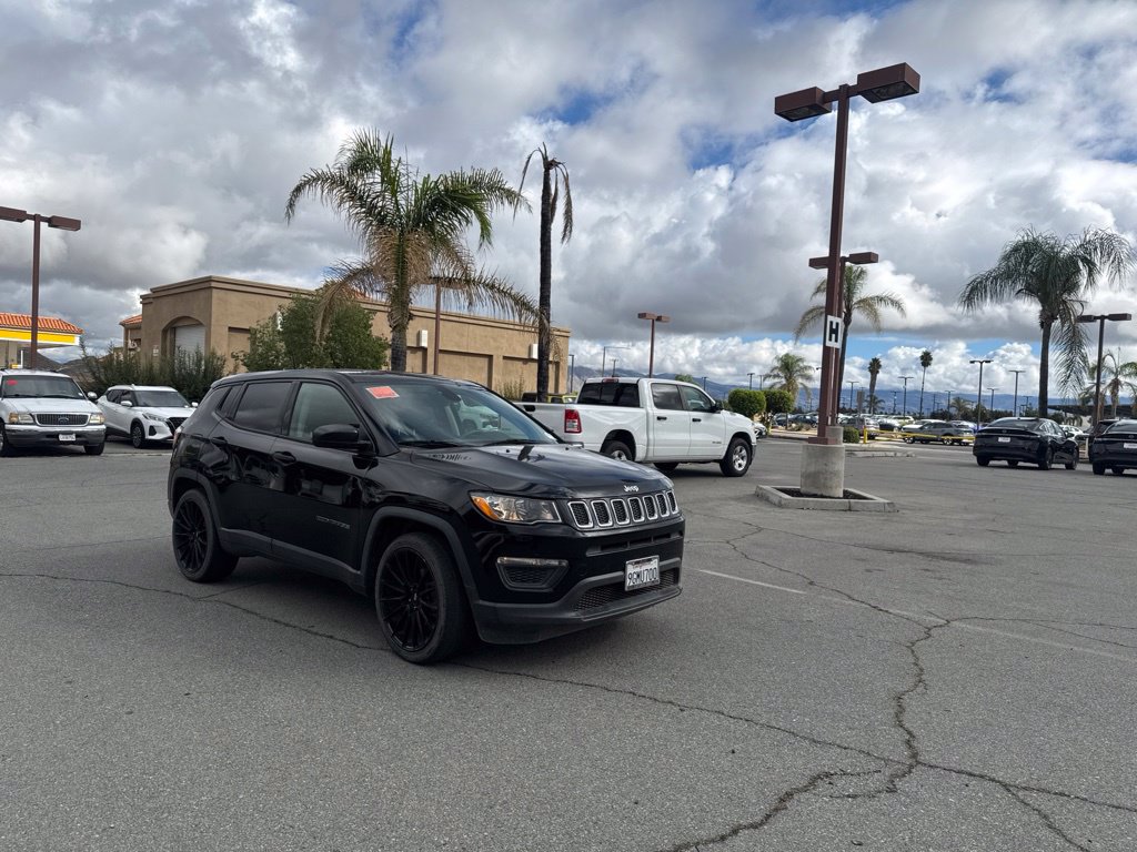 Used 2018 Jeep Compass Sport FWD image 2