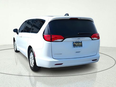 Used 2022 Chrysler Voyager LX FWD image 6