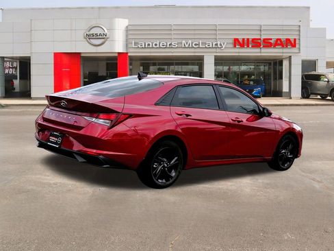 Used 2023 Hyundai Elantra SEL image 3