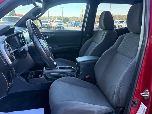 Used 2018 Toyota Tacoma TRD Off-Road image 9