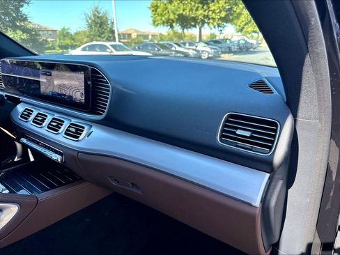 Used 2024 Mercedes-Benz GLE 450 4MATIC w/ Driver Assistance Package image 25
