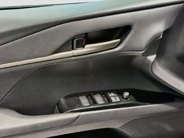 Used 2025 Toyota Camry SE FWD image 15