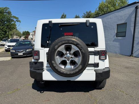 Used 2016 Jeep Wrangler Unlimited Sahara w/ Connectivity Group AWD/4WD image 10