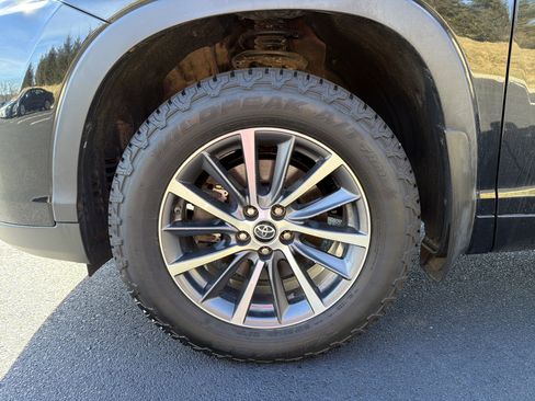 Used 2018 Toyota Highlander XLE w/ Protection Package #3 image 8