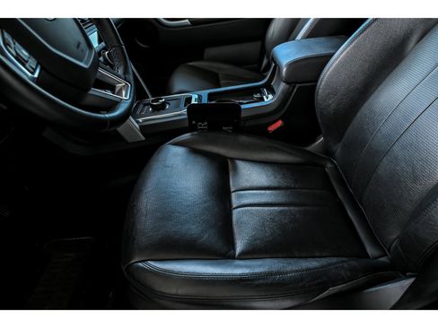 Used 2019 Land Rover Discovery Sport SE AWD/4WD image 11