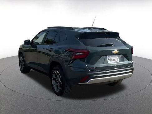 Used 2025 Chevrolet Trax LT w/ LT Convenience Package image 15